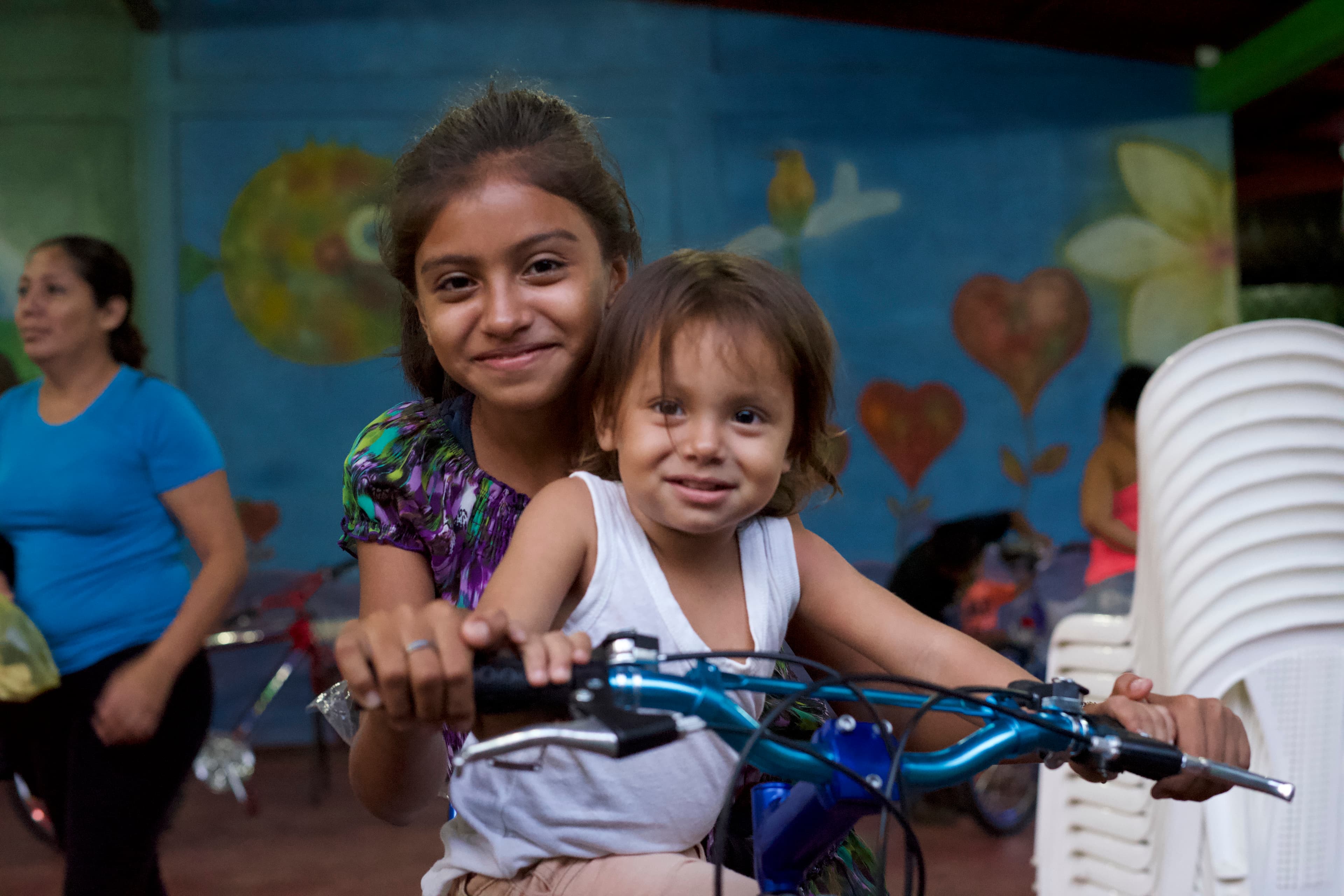 Niño de camino a la escuela en Nicaragua