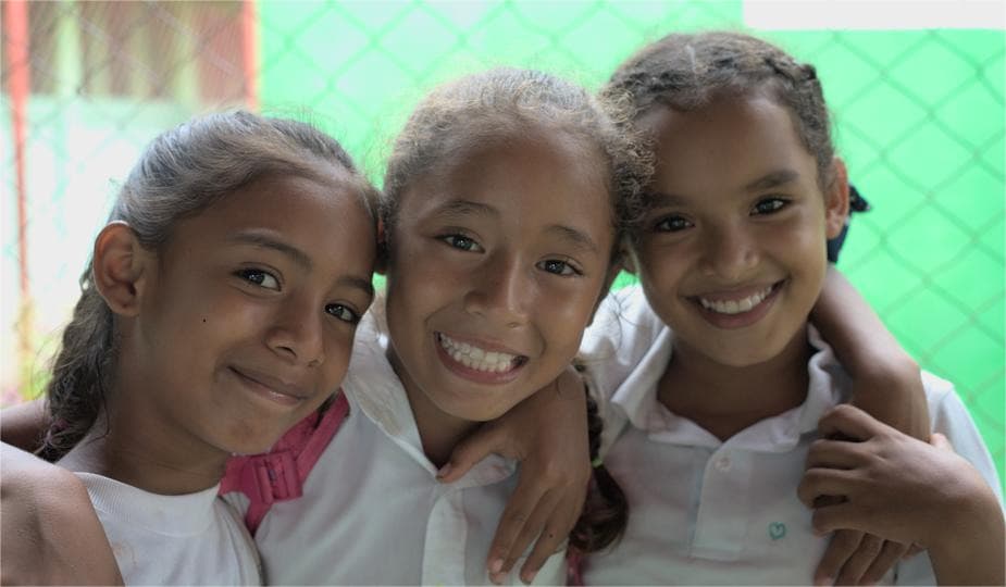 Niñas y niños en un aula de uno de los proyectos de la Fundación